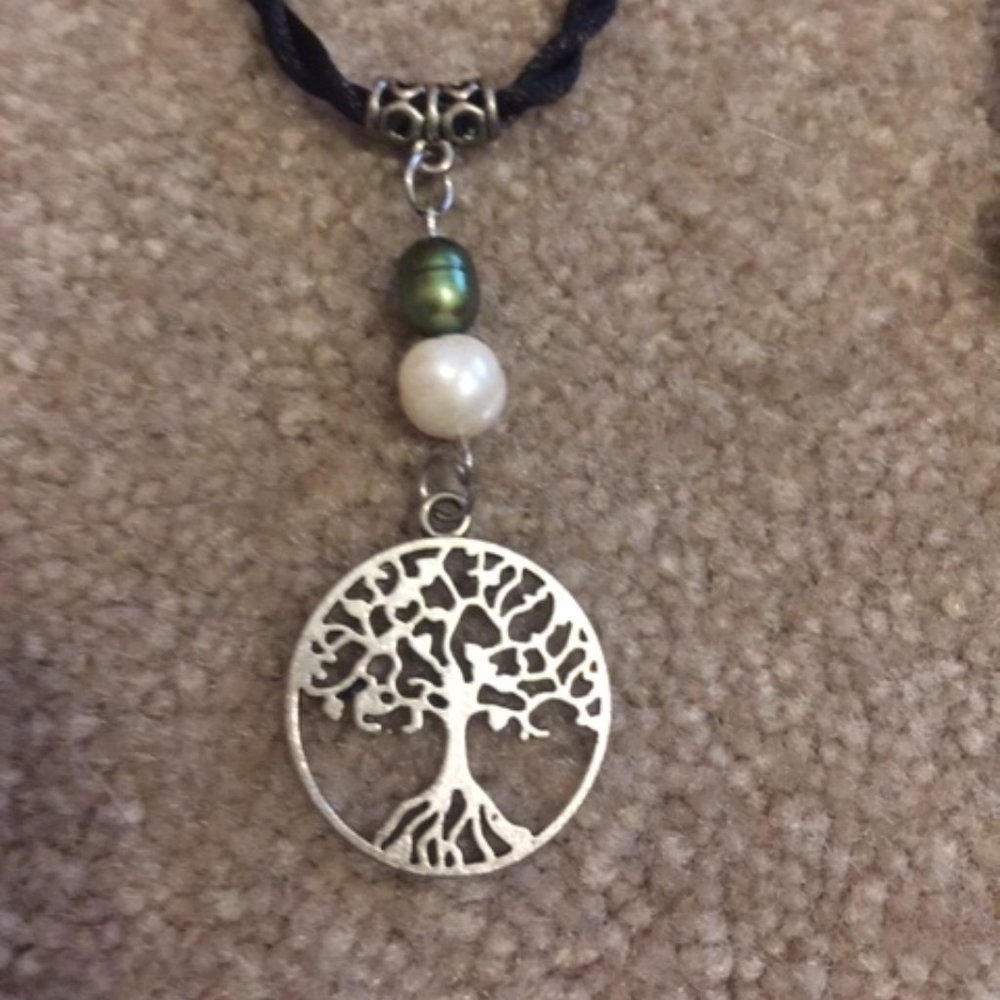 Necklace w/pearls - Tree of Life